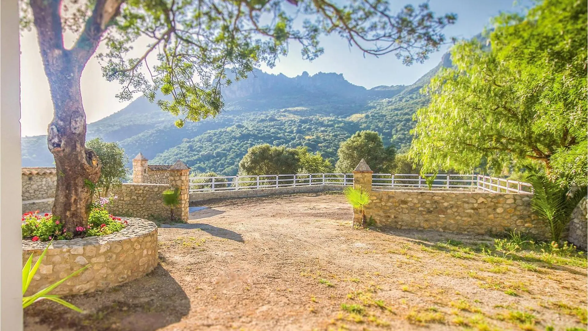 Holiday home 5 Bedroom Awesome Home In Ubrique