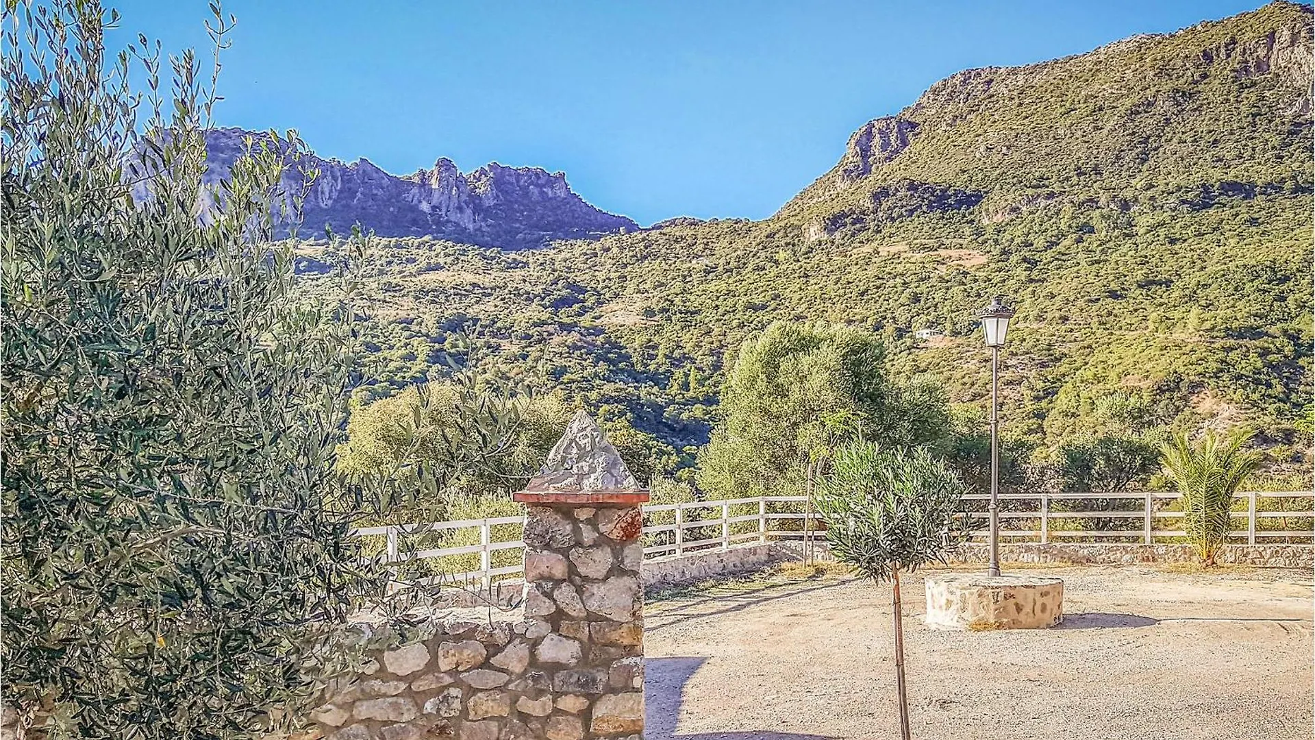 5 Bedroom Awesome Home In Ubrique 0*,